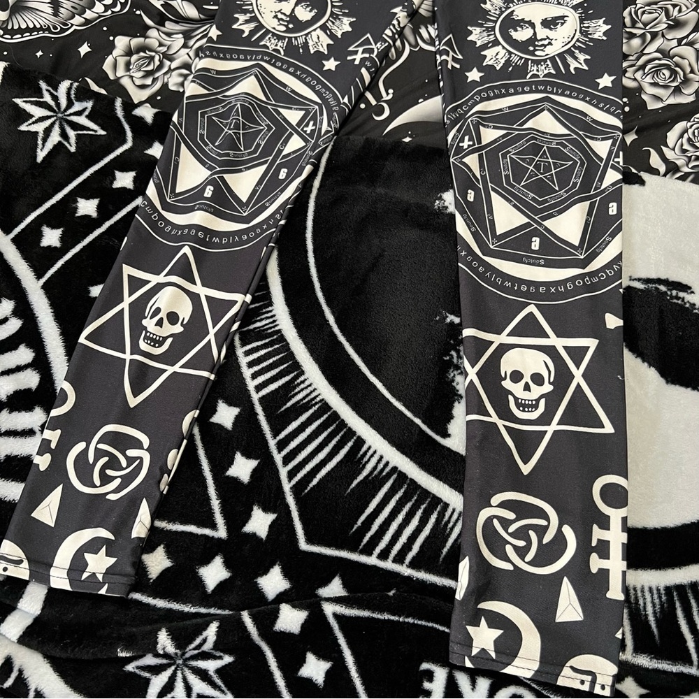 Satanic Symbols Printed Leggings, Small - Picture 5 of 8
